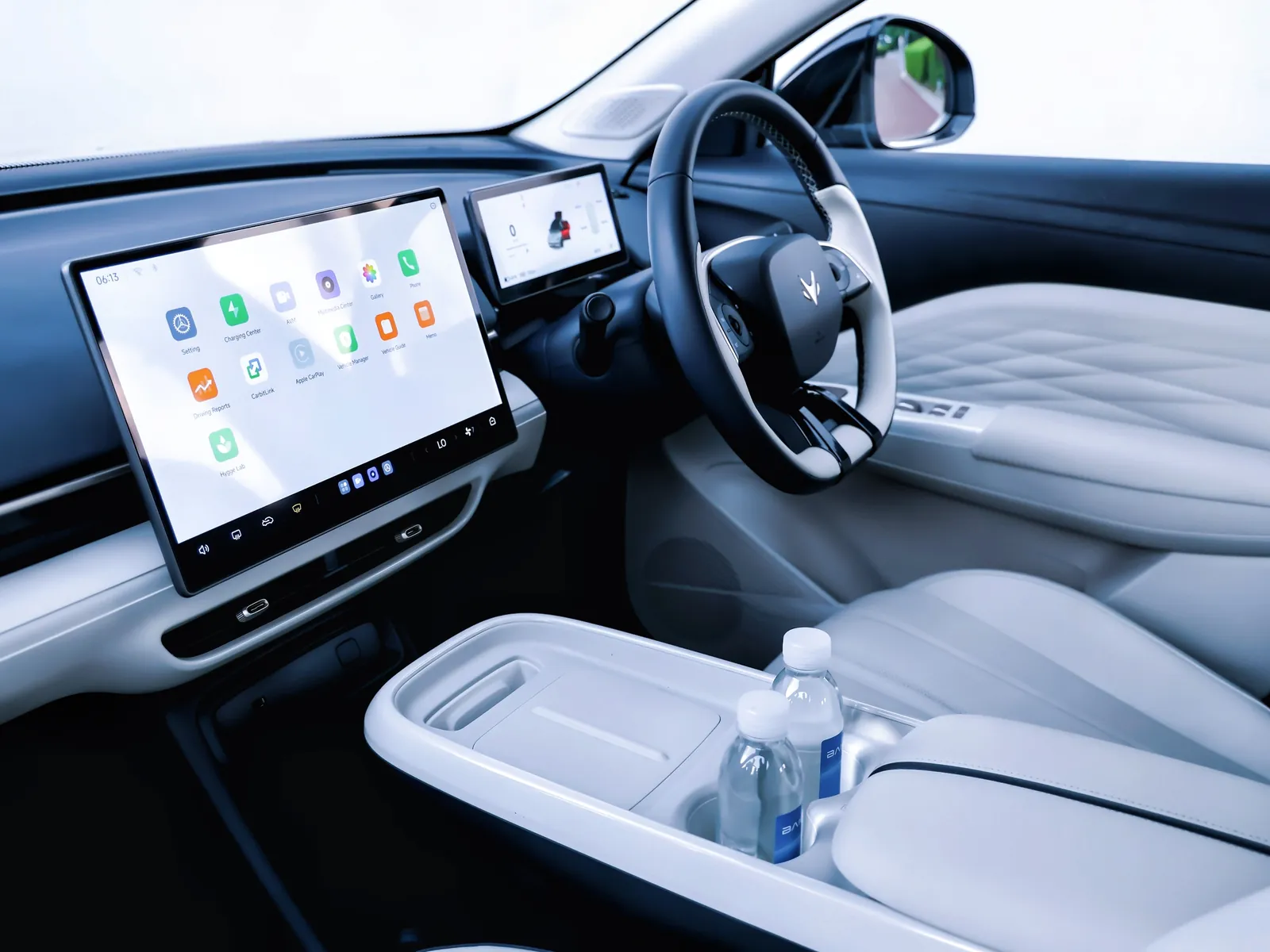 ARCFOX T1 centre touchscreen, digital instrument panel and right-hand-drive steering wheel