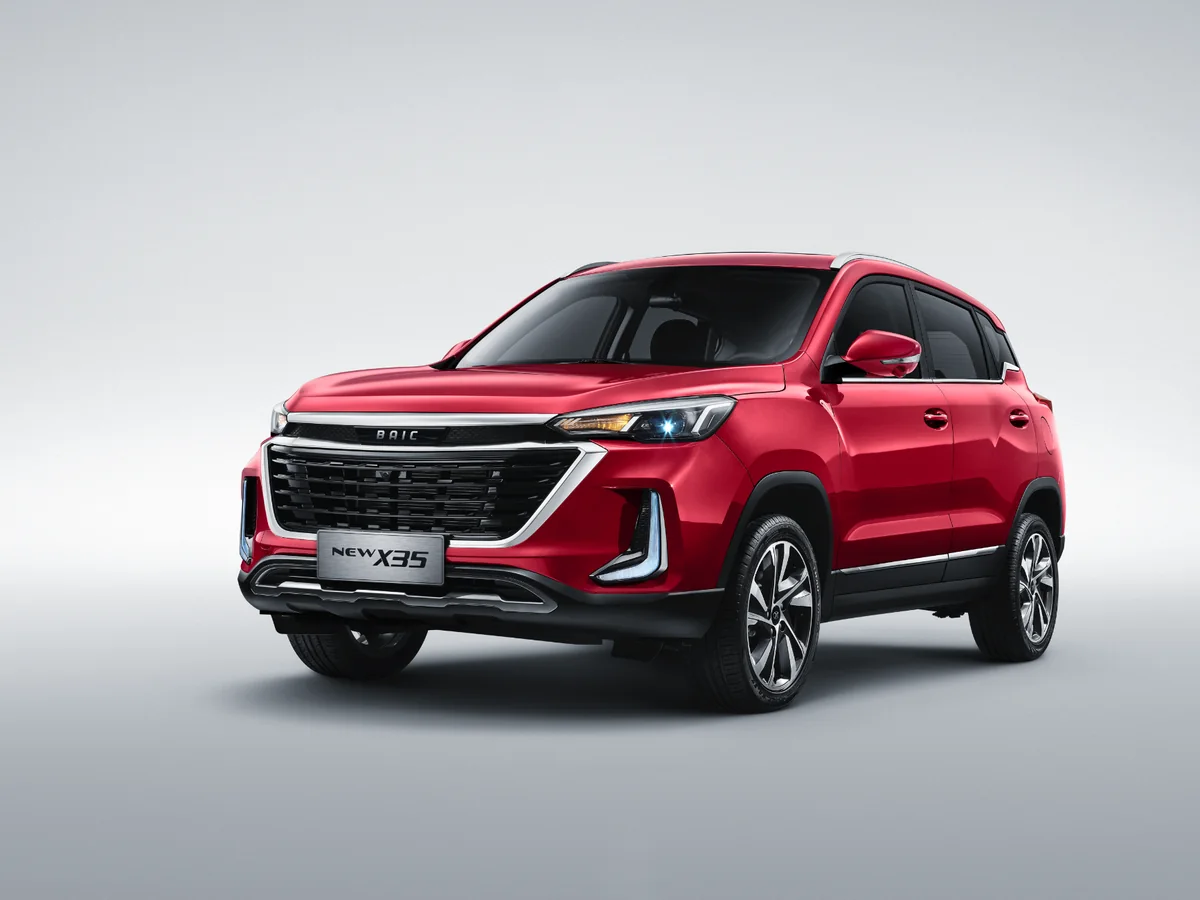 Red BAIC X35, front three-quarter