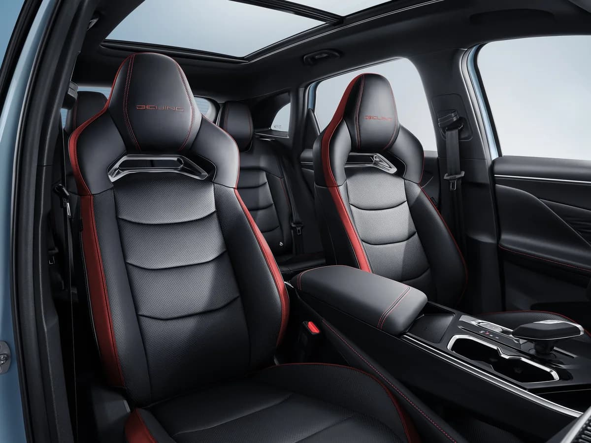 BAIC X55 II front seats in black with red stitching under the panoramic roof